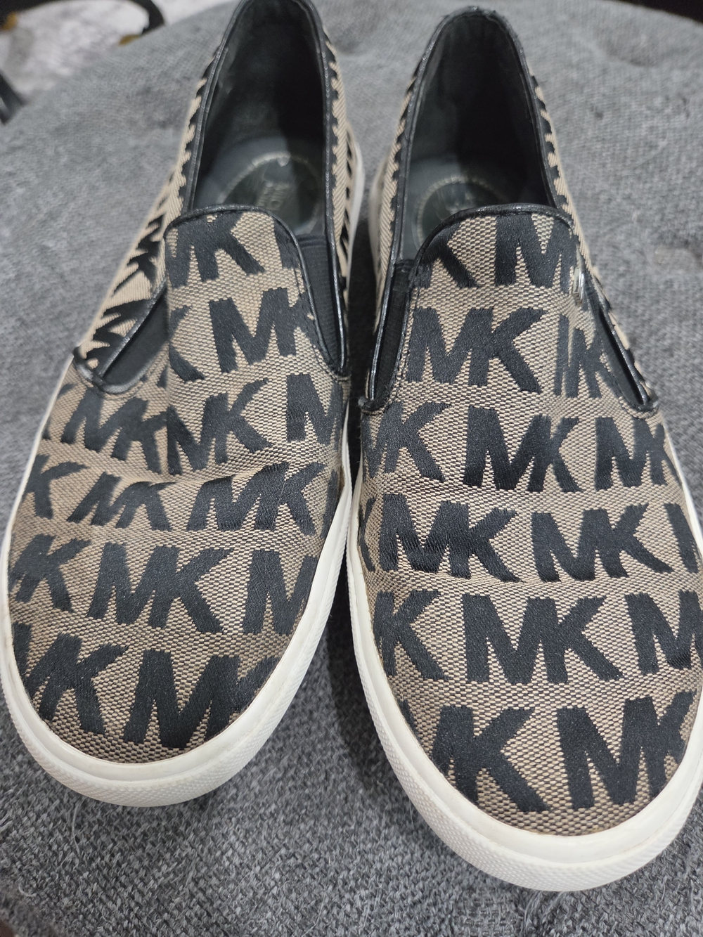 Michael Kors Keaton Slip-On Canvas Sneakers in Black and Tan. Size 8